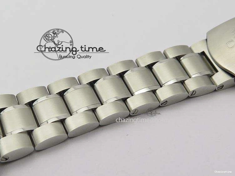 0429 Efficient Speedmaster JHF SS Snoopy Award 45th Anniversary White dial On SS Bracelet 8239